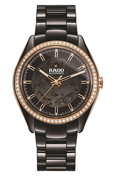 اختيارنا للرجل الشغوف بالقطع الفريدة: ساعة HyperChrome Diamonds من Rado
